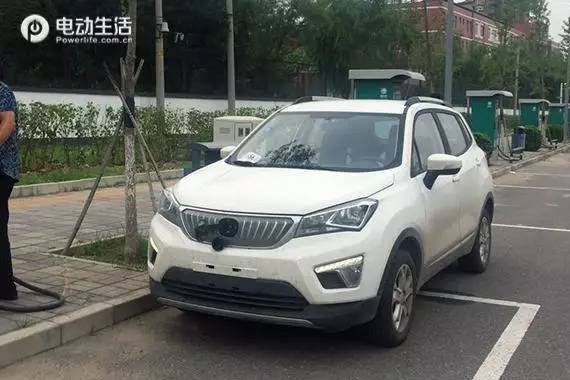 探桩偶遇长安CS15测试车 最大续航300km