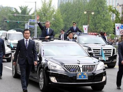 车标长翅膀风头盖总统座驾，中扶手黑科技！