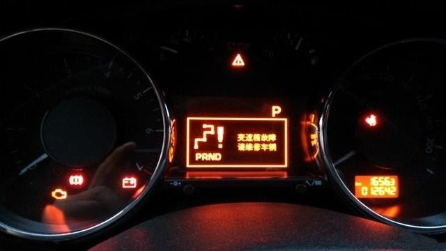 不想把车弄报废,那当这几种灯亮起,就要注意