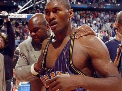 NBA史上5大打架高手，一人生涯肘击200多人！