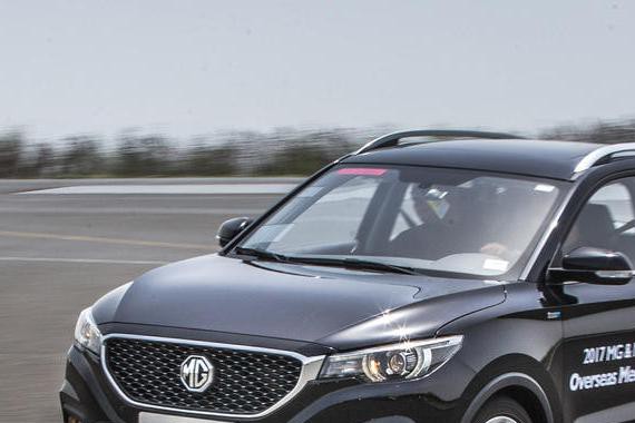 10万内SUV还配全景天窗，而且这三款颜值巨高