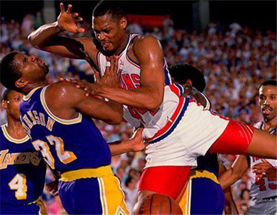 NBA史上5大打架高手，一人生涯肘击200多人！