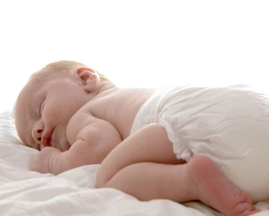 宝宝总是睡不踏实，8个原因及解决办法