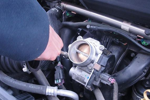 听老师傅讲解汽车节气门故障，原来都是这样造成的