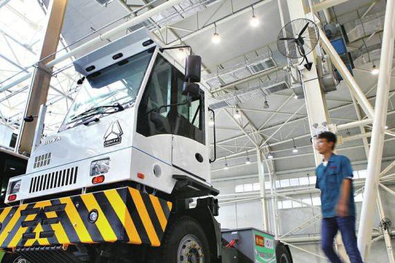 济南制造国内首款氢动力码头牵引车问世