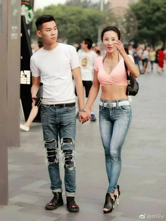 她宛若少女，