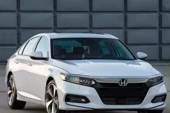 新雅阁全面涡轮与运动化，日系B级车阵营风雨欲来