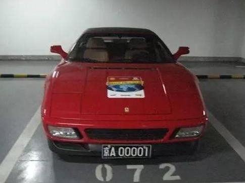 堪比5连号，京城00~09车牌豪车，剐蹭到要怀疑人生