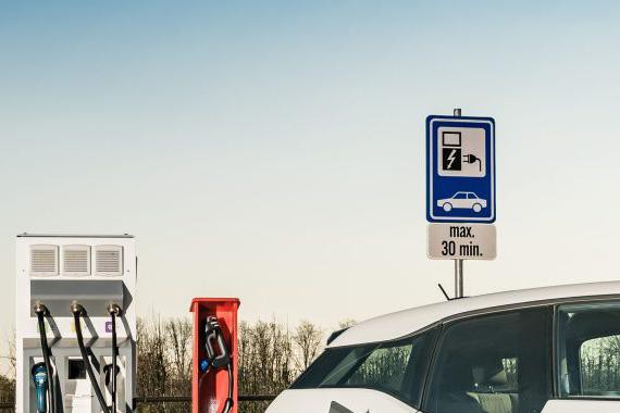 石油公司的逆袭！壳牌加油站转型电动车充电站