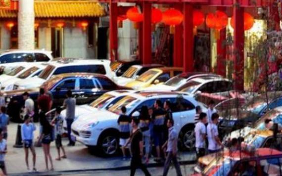 小品大师的弟子只要一聚会，现场都会变成豪车展览会