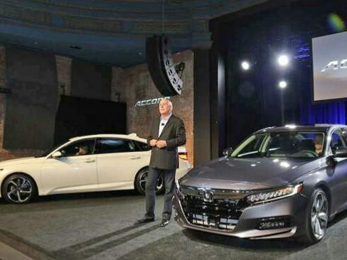 第十代雅阁终于来了，外观大变，内饰美哭了