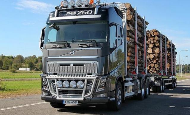 同样是大货车司机,外国的货车司机干活轻松图