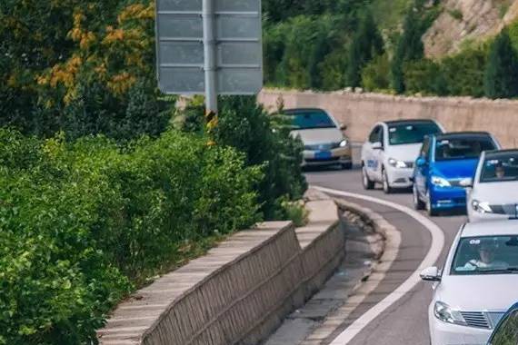 一台电动车究竟如何开？腾势400有的不止是续航里程