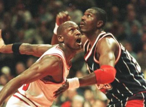 23年前火箭不选乔丹是败笔?错错,换做谁都会选