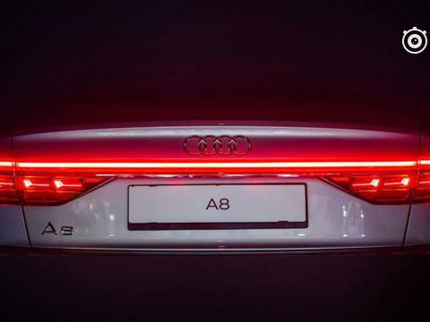 奥迪A8在国内引起一片骚动！坐稳老司机要开车了