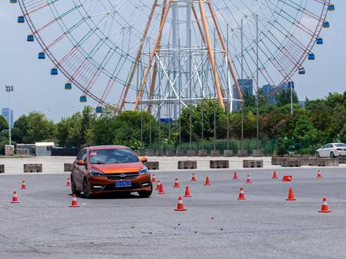 以运动之名  汽车观察家试驾奇瑞艾瑞泽5 Sport