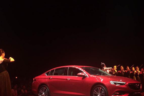 沉稳了15年的君威彻底变潮哥，17.58万起开卖！