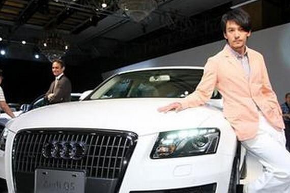 硬派男神张震座驾，低调50万奥迪Q5车厢却值百万