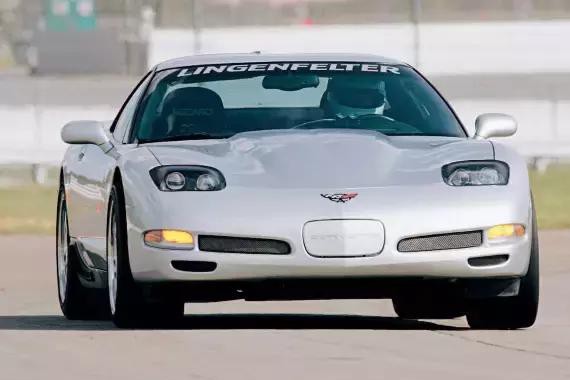 速度快，还刺激，这些车跑起来连飞机都害怕