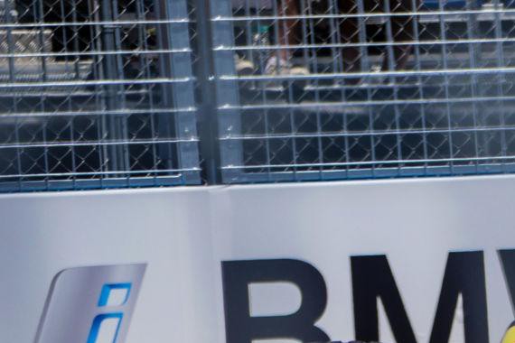 组图：赛道建在公路上 直击纽约Formula E