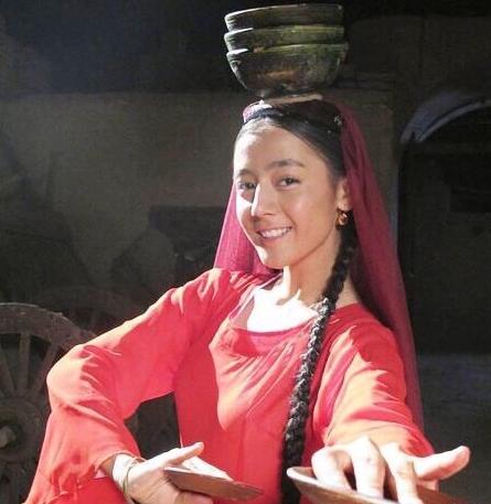 迪丽热巴大量丑照!丑出了一个新高度,真整容了