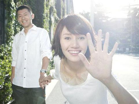 夏雨和袁泉女儿近照，都长这么大了，不仅活泼漂亮名字还很好听