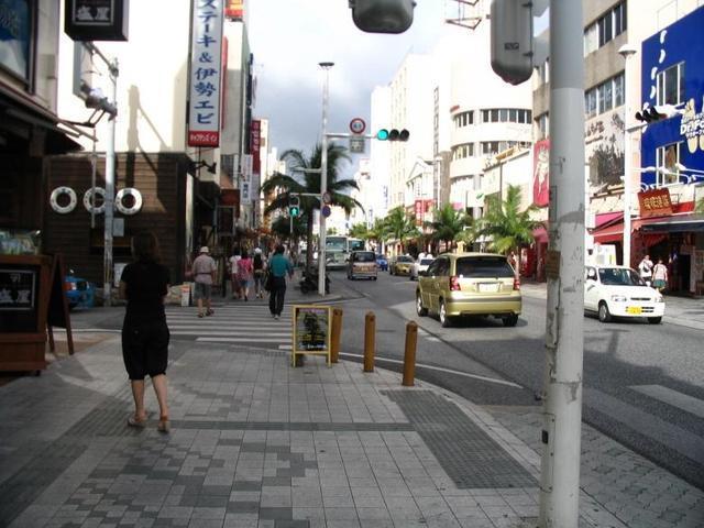 日本不喜欢开奔驰宝马，国内却喜欢开豪车摆阔！
