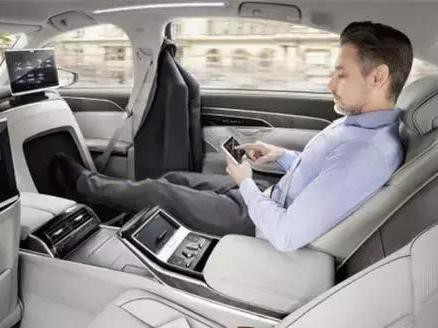 服气不？奥迪A8开启足疗模式，你看过哪些新奇配置