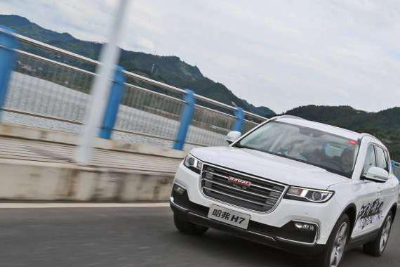 雨中体验哈弗H7 动力性能不输合资