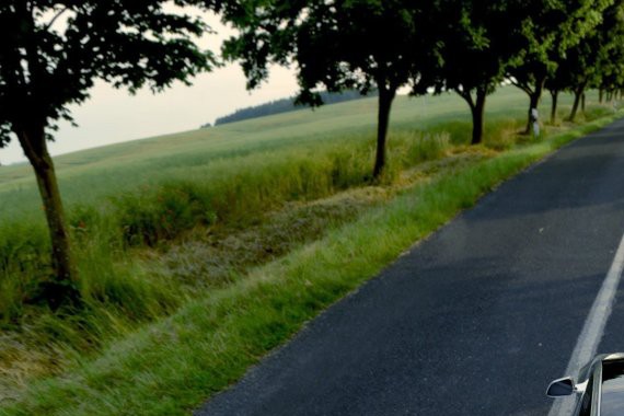 离首批交车还有五天，特斯拉 Model 3 已经跑上路了