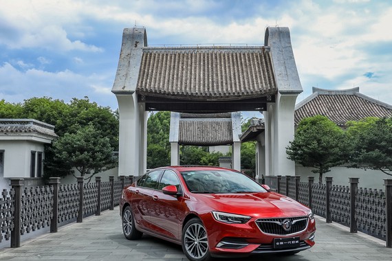 上汽通用别克：我推出了全新君威，你要不要来看一眼？