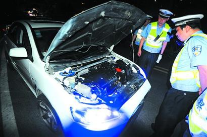 司机改装震天响招摇过市 被青岛交警布阵拿下(图)