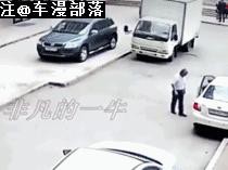 看了这些女司机的表演，周一开车再也不犯困了