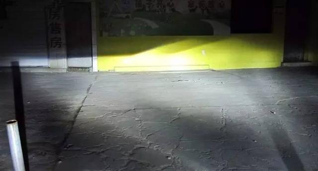 大灯两边光线不一样高是坏了吗？嫌不亮怎么办？