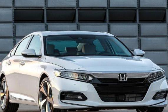 十代雅阁PK八代凯美瑞，外观内饰全面对比