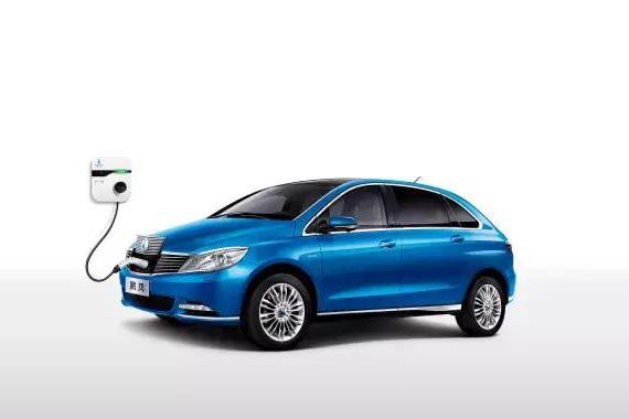 荣威ERX5VS腾势400：纯电动车的理想仅是省油么？