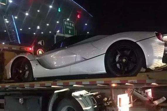 张家港土豪2250万提最贵车，上牌却把车管所困住了