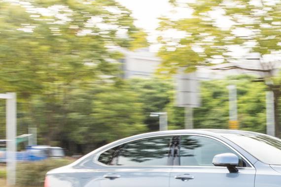 坐上这台车，我觉得自己跟彭于晏一样帅 | 董试