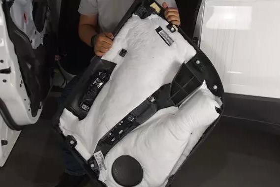 翼搏内饰用料拆解，13万合资车到底值不值？