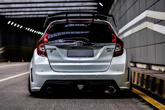 小型车也掐起来了，大众全新polo对标本田超跑GK5