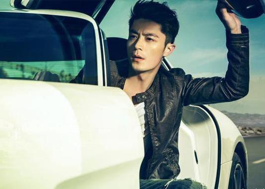 老干部霍建华的选择：奔驰SLS，秒杀超跑的存在！