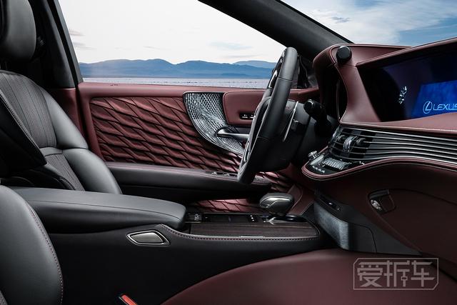买车是面子重要还是里子重要 雷克萨斯说TA都