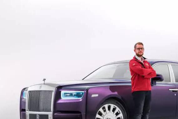 别玩《王者荣耀》了，来见识真正的王者！