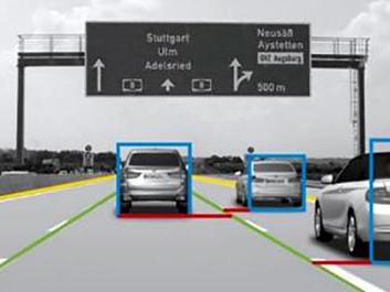 关键时刻能救命的配置，全新5系开撕E级，该买谁？