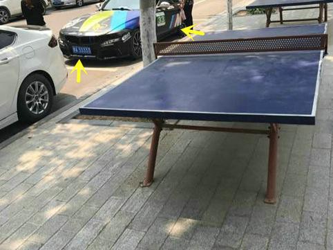 小伙在校园开改装宝马，挂牛牌，结果来了一辆拖车