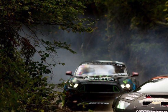 漂移“怪兽”的史诗对决，野马 VS 蛮牛