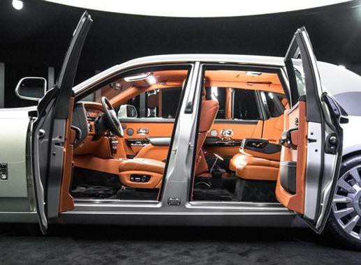 劳斯莱斯第八代幻影售价千万，王思聪还会买吗？