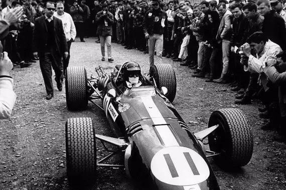 保时捷被勒令召回2万辆车，同日宣布退出WEC