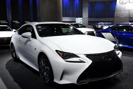 青春最求的刺激，不折服的一台超跑