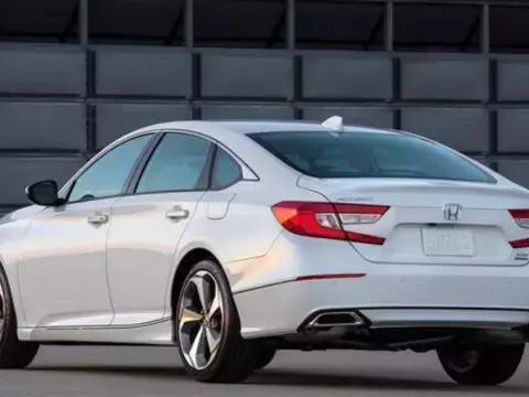 全新君威和十代雅阁，你会选谁？